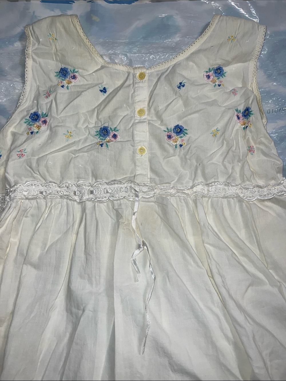 Honors Vintage White Cotton Nightgown With Floral Embroidered Detail And Lace
